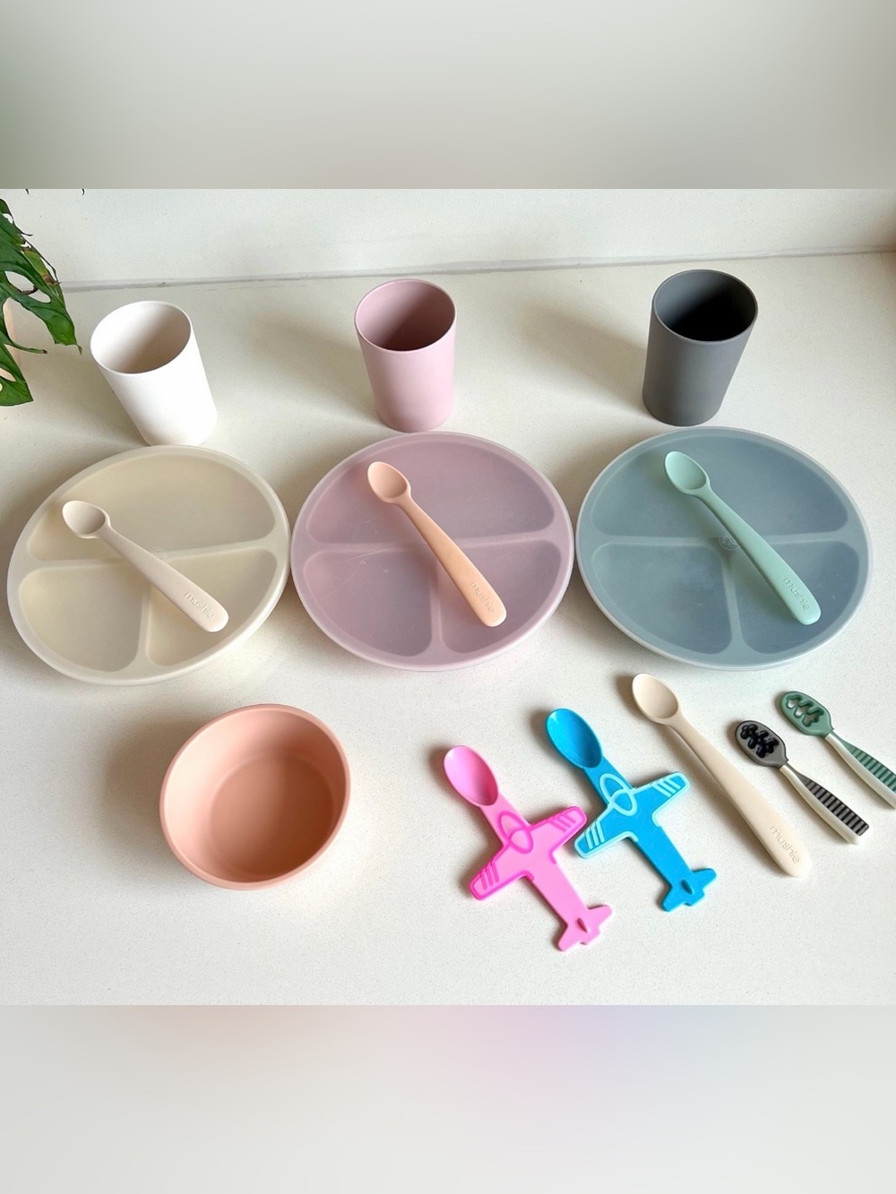 Mushie Baby Feeding Set Bundle Silicone Plates Bowl Cups NumNum Baby Led Weaning - Picture 2 of 6